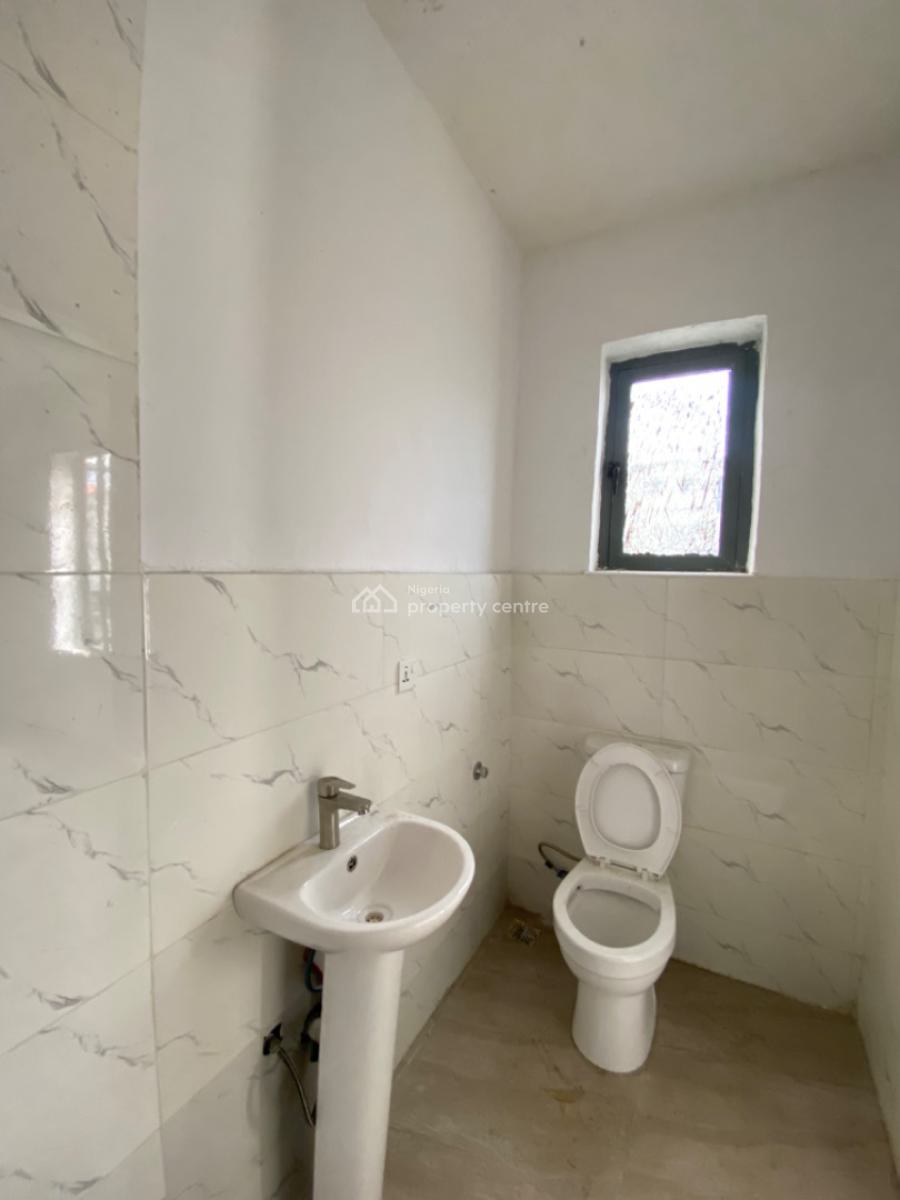 Nicely Built 2 Bedrooms Apartment, Lekki Phase 1, Lekki, Lagos, Flat / Apartment for Sale