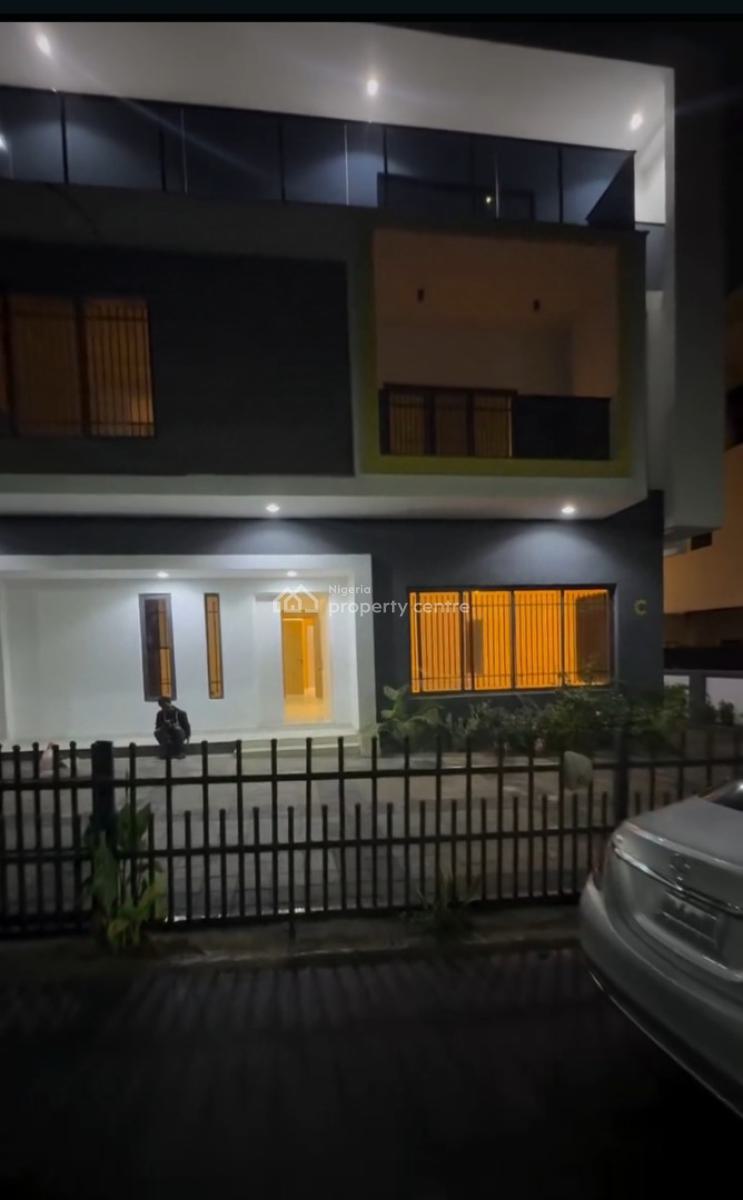 Distress 4bedroom Detached Duplex in Guzape, Guzape, Guzape District, Abuja, Detached Duplex for Sale