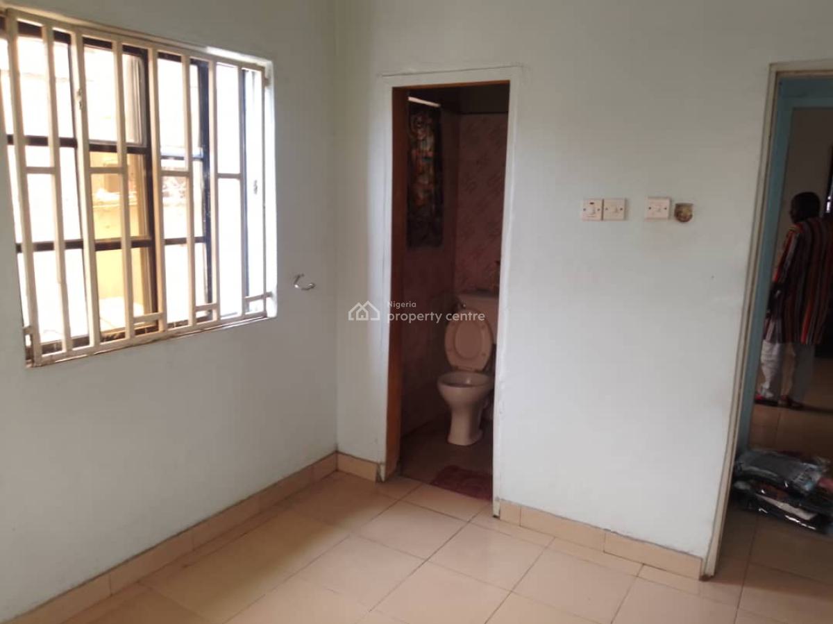 Excellent 2 Bedroom Apartment, 1st Avenue, Gwarinpa, Abuja, Flat / Apartment for Rent
