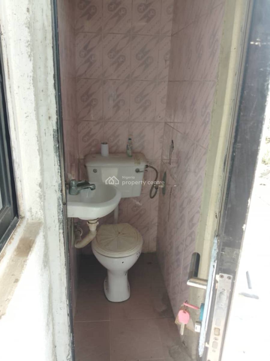 Excellent 2 Bedroom Apartment, 1st Avenue, Gwarinpa, Abuja, Flat / Apartment for Rent
