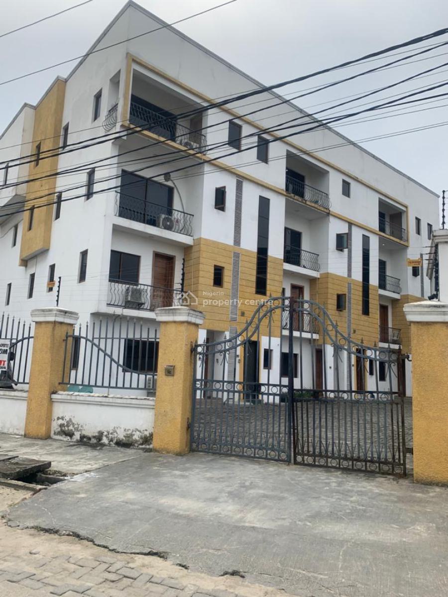 Decent 3 Bedroom Apartment Within a Nice Neighborhood, Orchid Road, Lekki, Lagos, Flat / Apartment for Rent