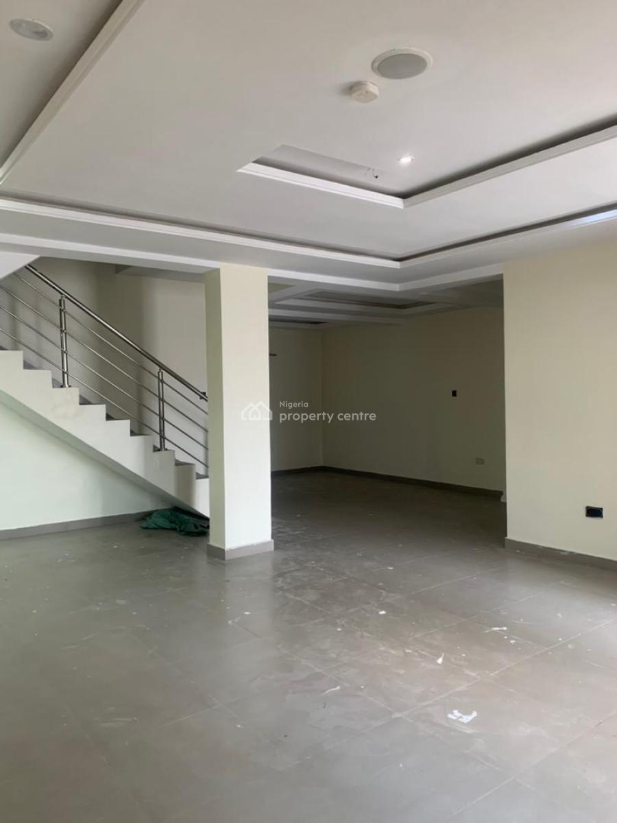 Decent 3 Bedroom Apartment Within a Nice Neighborhood, Orchid Road, Lekki, Lagos, Flat / Apartment for Rent