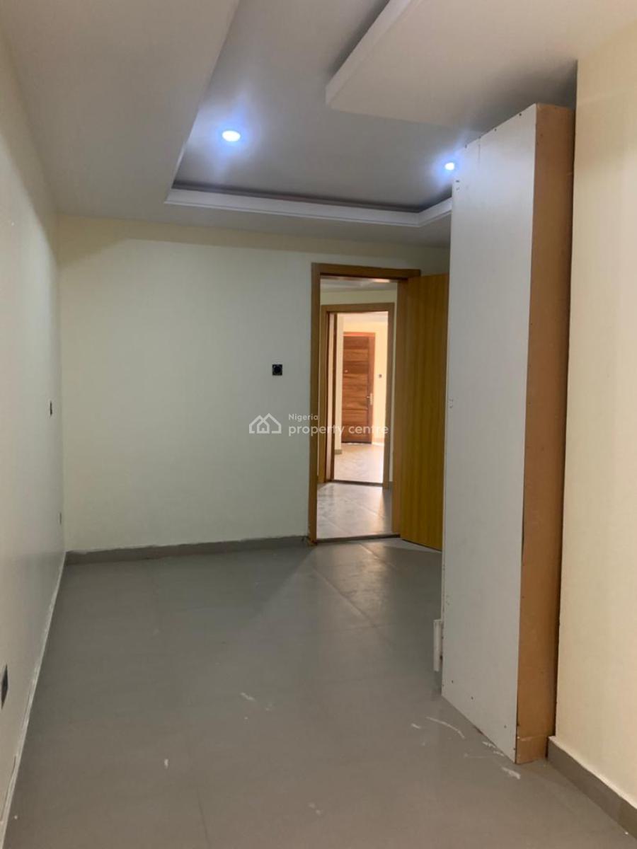 Decent 3 Bedroom Apartment Within a Nice Neighborhood, Orchid Road, Lekki, Lagos, Flat / Apartment for Rent