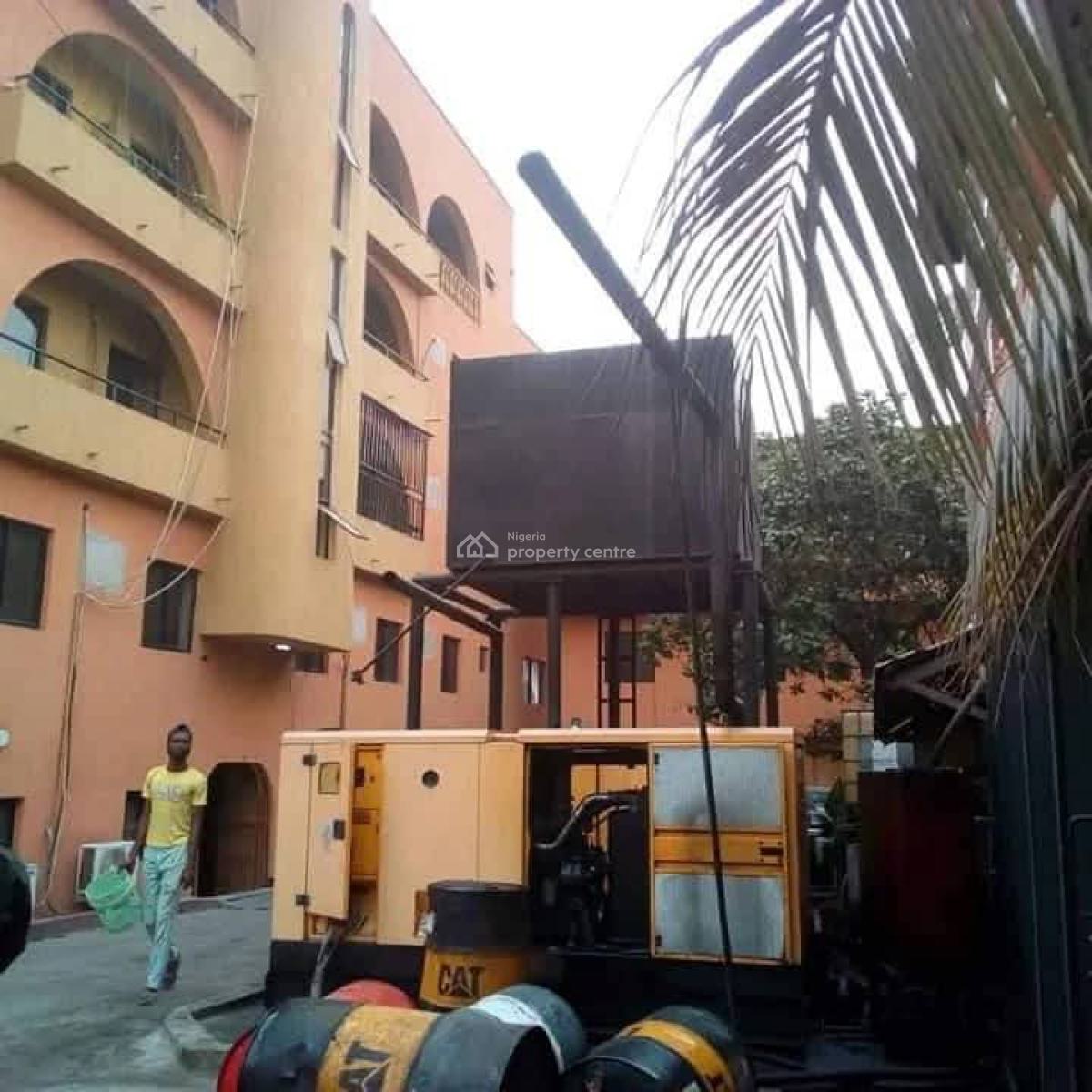 a Well Maintained 3 Bedroom Serviced Flat, Ikeja Gra, Ikeja, Lagos, Flat / Apartment for Rent