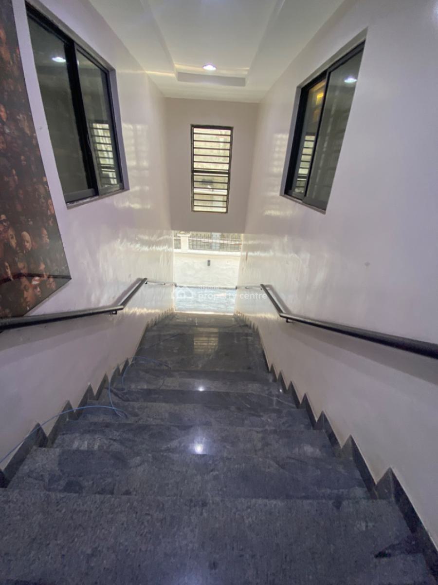33 Square Meters Office Space/ Serviced (mall), Phase One Lekki, Lekki Phase 1, Lekki, Lagos, Plaza / Complex / Mall for Rent
