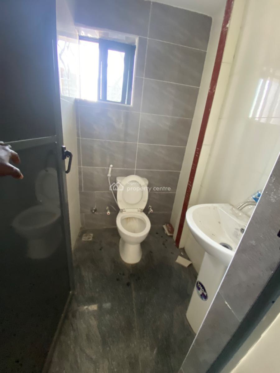 33 Square Meters Office Space/ Serviced (mall), Phase One Lekki, Lekki Phase 1, Lekki, Lagos, Plaza / Complex / Mall for Rent