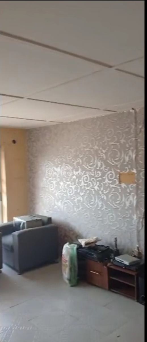 Devevt and Spacious 2bed in a Good Location(upstairs ), Alapere, Alapere, Ketu, Lagos, Flat / Apartment for Rent