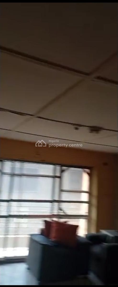 Devevt and Spacious 2bed in a Good Location(upstairs ), Alapere, Alapere, Ketu, Lagos, Flat / Apartment for Rent
