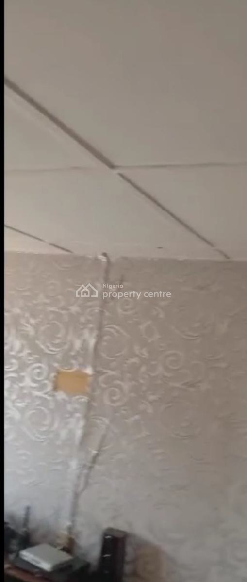 Devevt and Spacious 2bed in a Good Location(upstairs ), Alapere, Alapere, Ketu, Lagos, Flat / Apartment for Rent