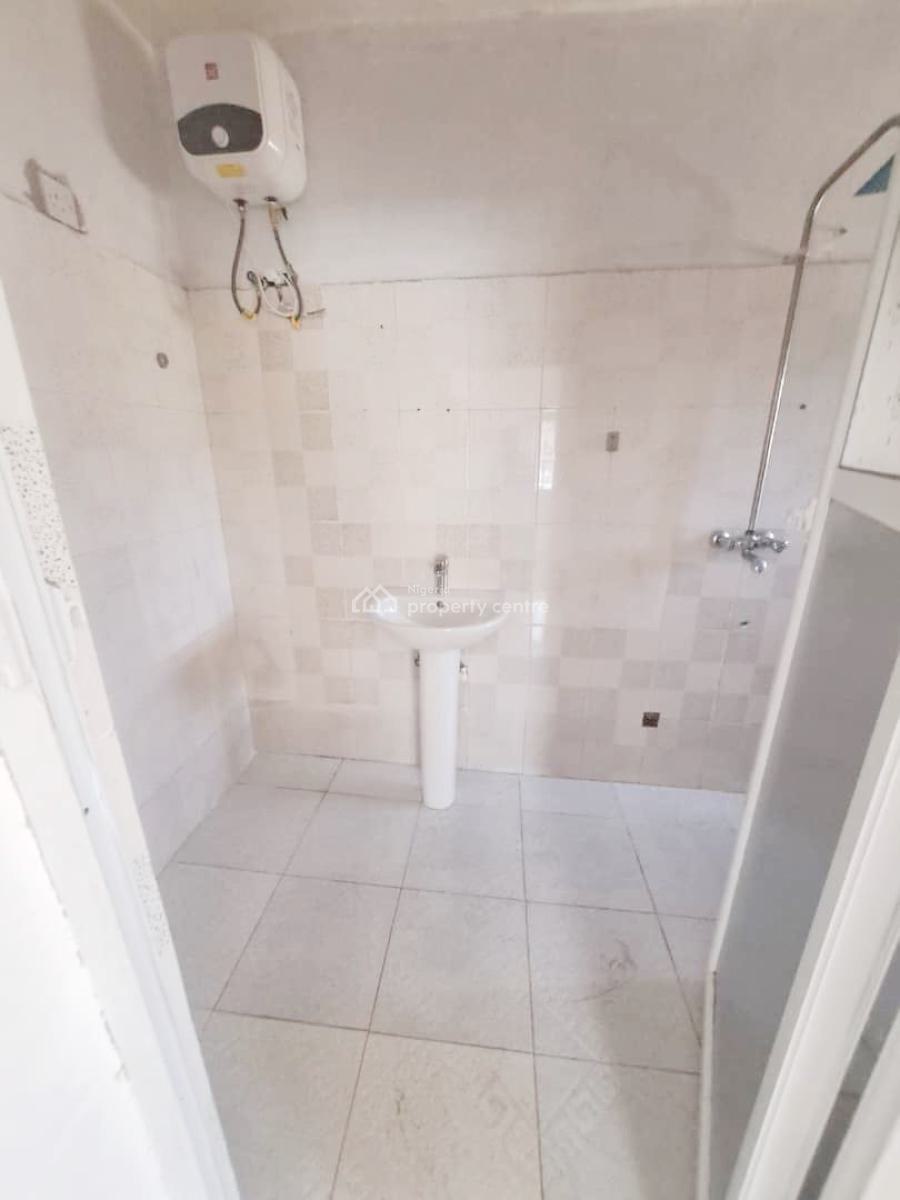 a Well Maintained Spacious 3 Bedroom Flat, Gra Phase 1, Magodo, Lagos, Flat / Apartment for Rent
