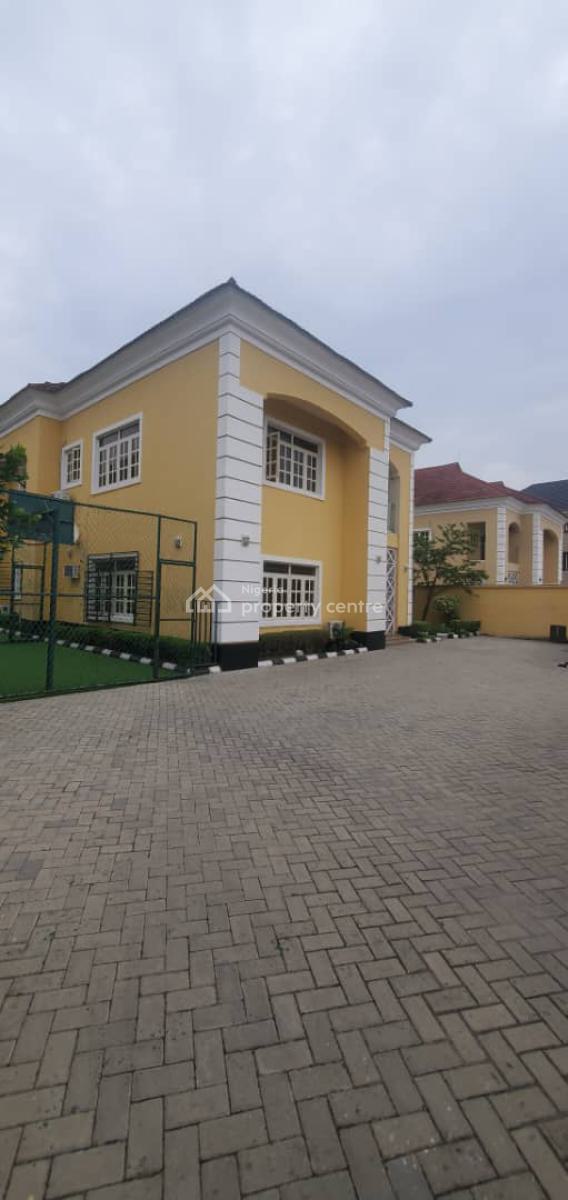 Spacious 5bedroom with Pool & 2 Room Bq, Lekki Phase 1, Lekki, Lagos, Detached Duplex for Rent
