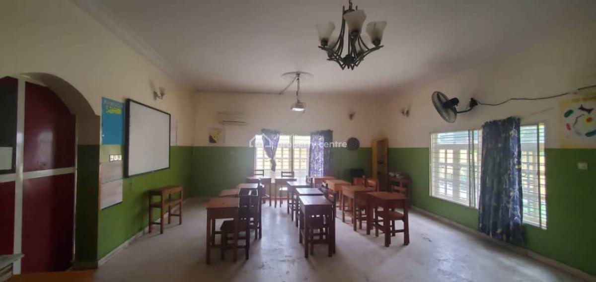 Spacious 5bedroom with Pool & 2 Room Bq, Lekki Phase 1, Lekki, Lagos, Detached Duplex for Rent