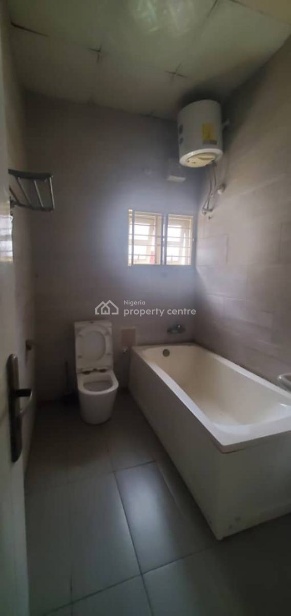 Spacious 5bedroom with Pool & 2 Room Bq, Lekki Phase 1, Lekki, Lagos, Detached Duplex for Rent
