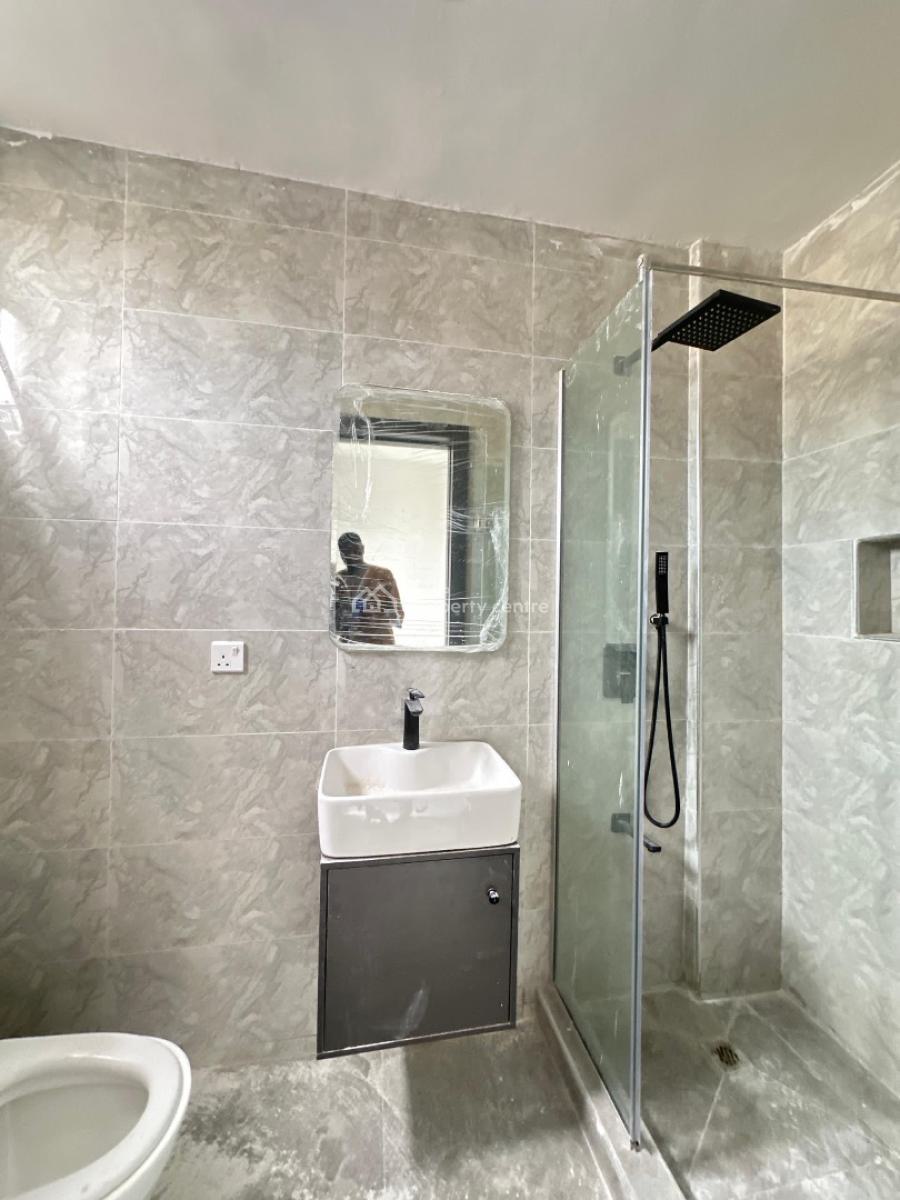 Spacious 2 Bedroom Apartment with Elevator, Pool and Gym., Lekki Phase 1, Lekki, Lagos, Flat / Apartment for Sale