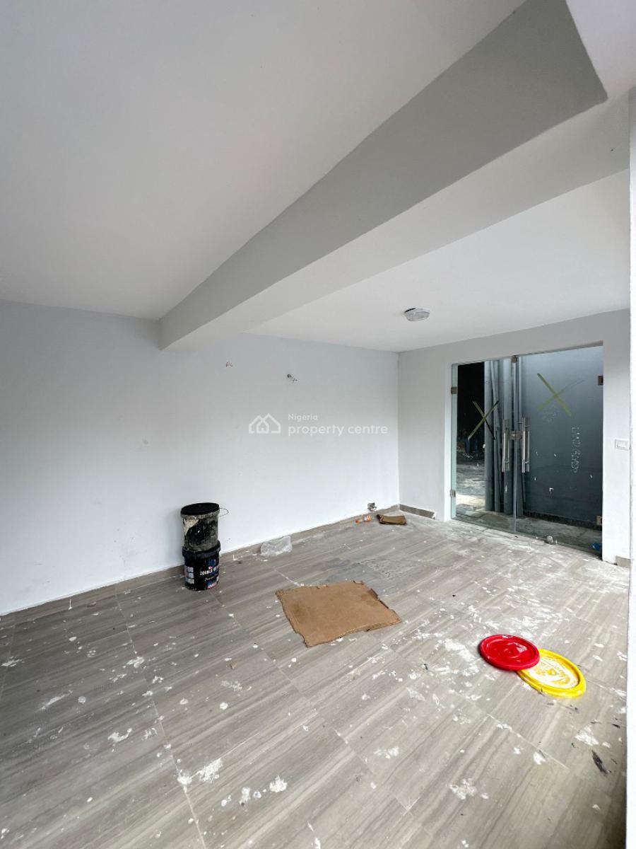 Spacious 2 Bedroom Apartment with Elevator, Pool and Gym., Lekki Phase 1, Lekki, Lagos, Flat / Apartment for Sale