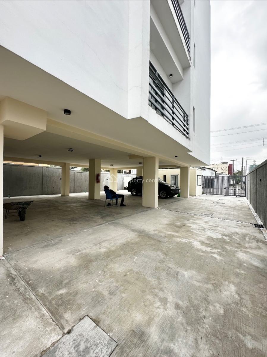 Newly About 3 Bedroom Apartment with Bq, Lekki Phase 1, Lekki, Lagos, Flat / Apartment for Rent