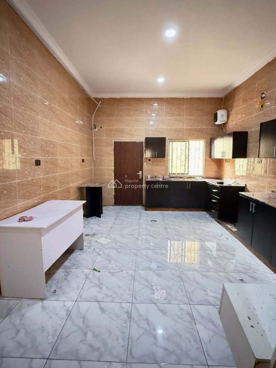 Newly Packed Out 3 Bedroom Apartment Tarred Roads, Jahi, Abuja, Flat / Apartment for Rent