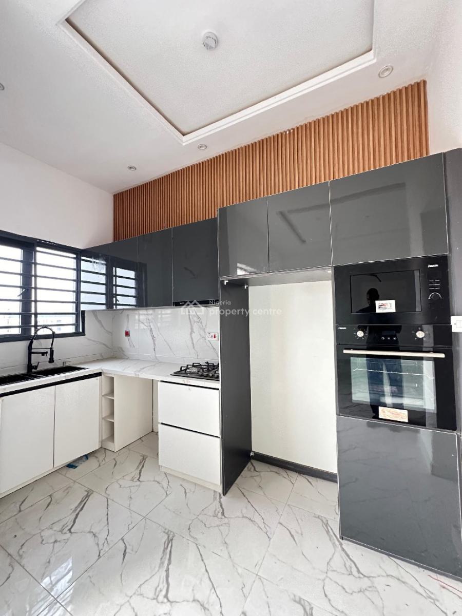 Amazingly Built 2 Bedroom Apartment with a Secured Environ, Lekki Phase 1, Lekki, Lagos, Flat / Apartment for Sale