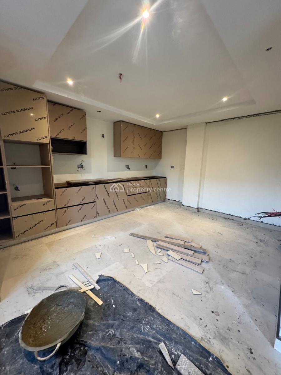 Spacious 2bedroom Flat with Pool and Gym, Lekki Phase 1, Lekki, Lagos, Block of Flats for Sale