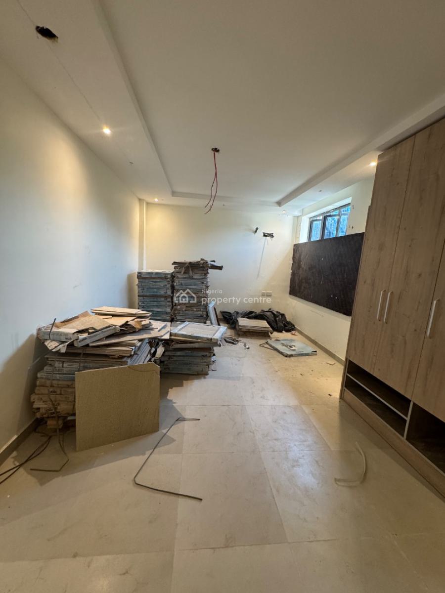 Spacious 2bedroom Flat with Pool and Gym, Lekki Phase 1, Lekki, Lagos, Block of Flats for Sale