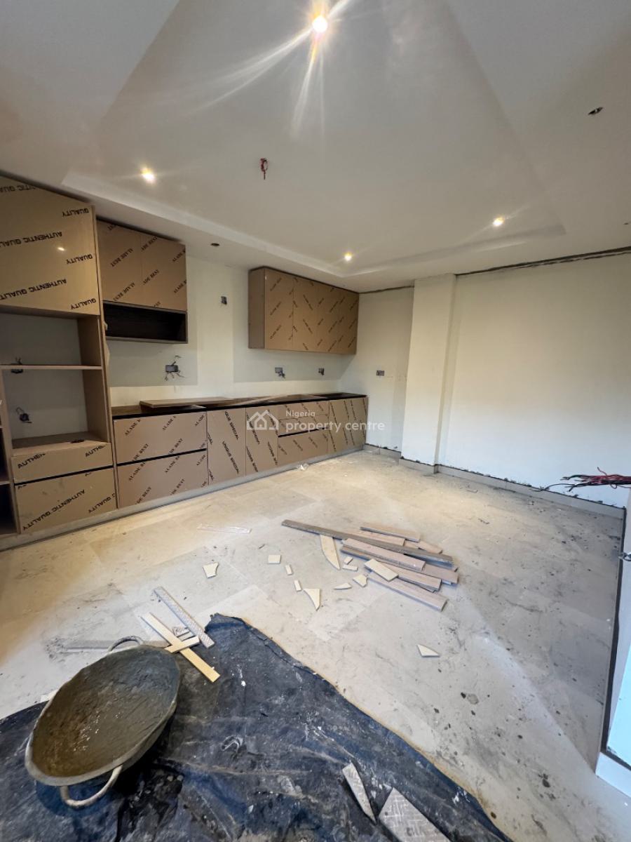 Spacious 2bedroom Flat with Pool and Gym, Lekki Phase 1, Lekki, Lagos, Block of Flats for Sale