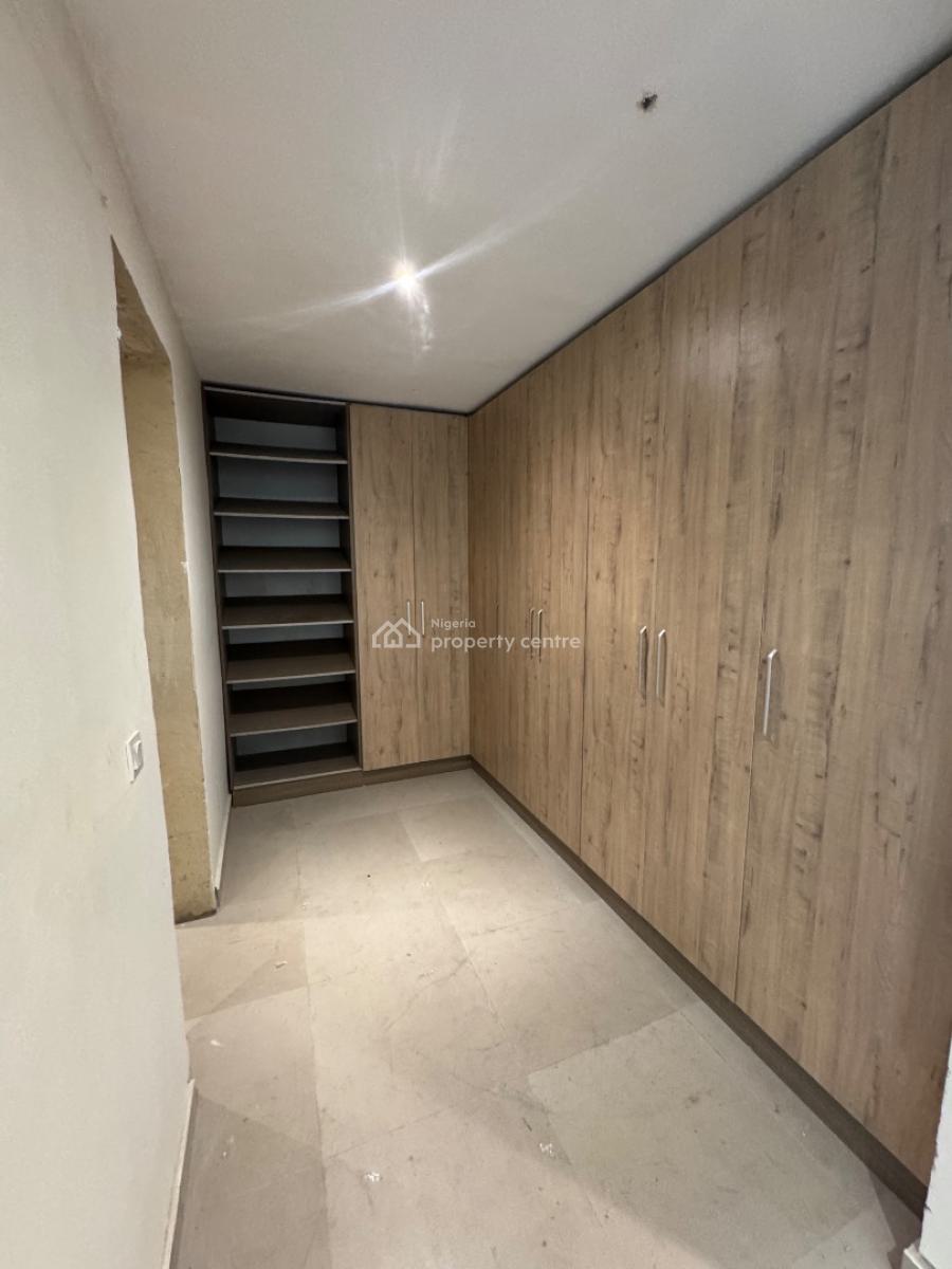 Spacious 2bedroom Flat with Pool and Gym, Lekki Phase 1, Lekki, Lagos, Block of Flats for Sale