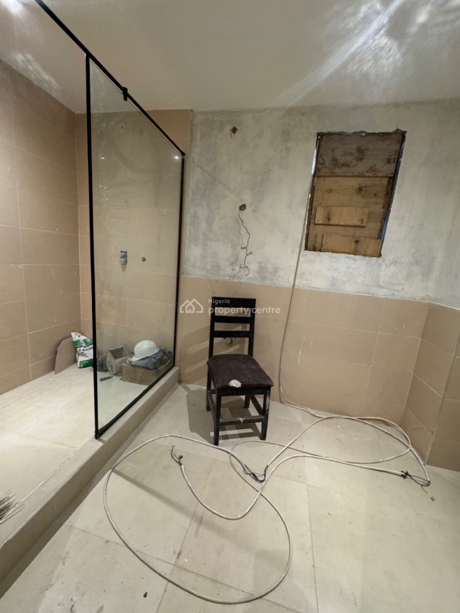 Spacious 2bedroom Flat with Pool and Gym, Lekki Phase 1, Lekki, Lagos, Block of Flats for Sale