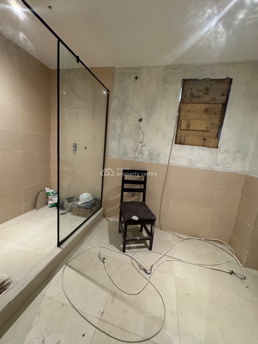 Spacious 2bedroom Flat with Pool and Gym, Lekki Phase 1, Lekki, Lagos, Block of Flats for Sale