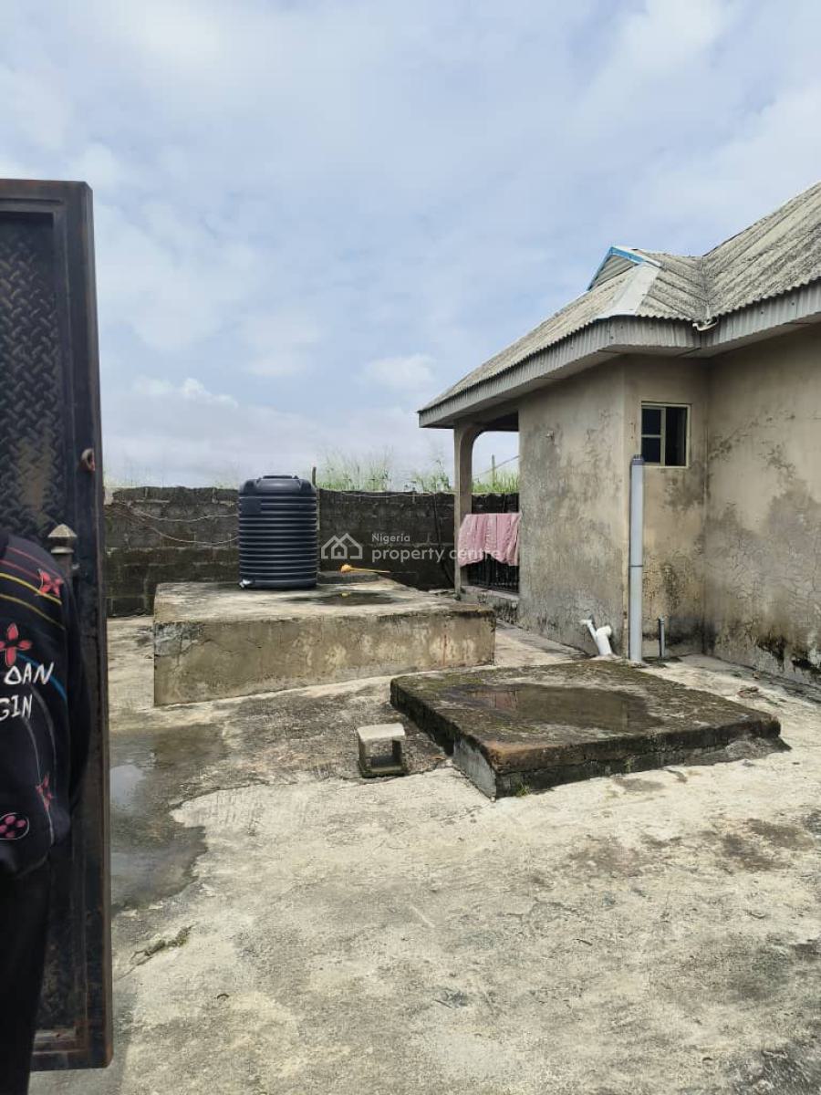 6 Unit of Room and Parlour Self Con, Bayeku, Igbogbo, Ikorodu, Lagos, Detached Bungalow for Sale
