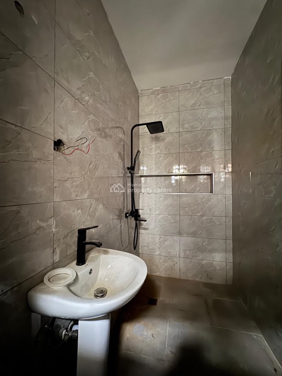 Spacious 2 Bedroom Apartment with a Bq, Ologolo, Lekki, Lagos, Flat / Apartment for Sale