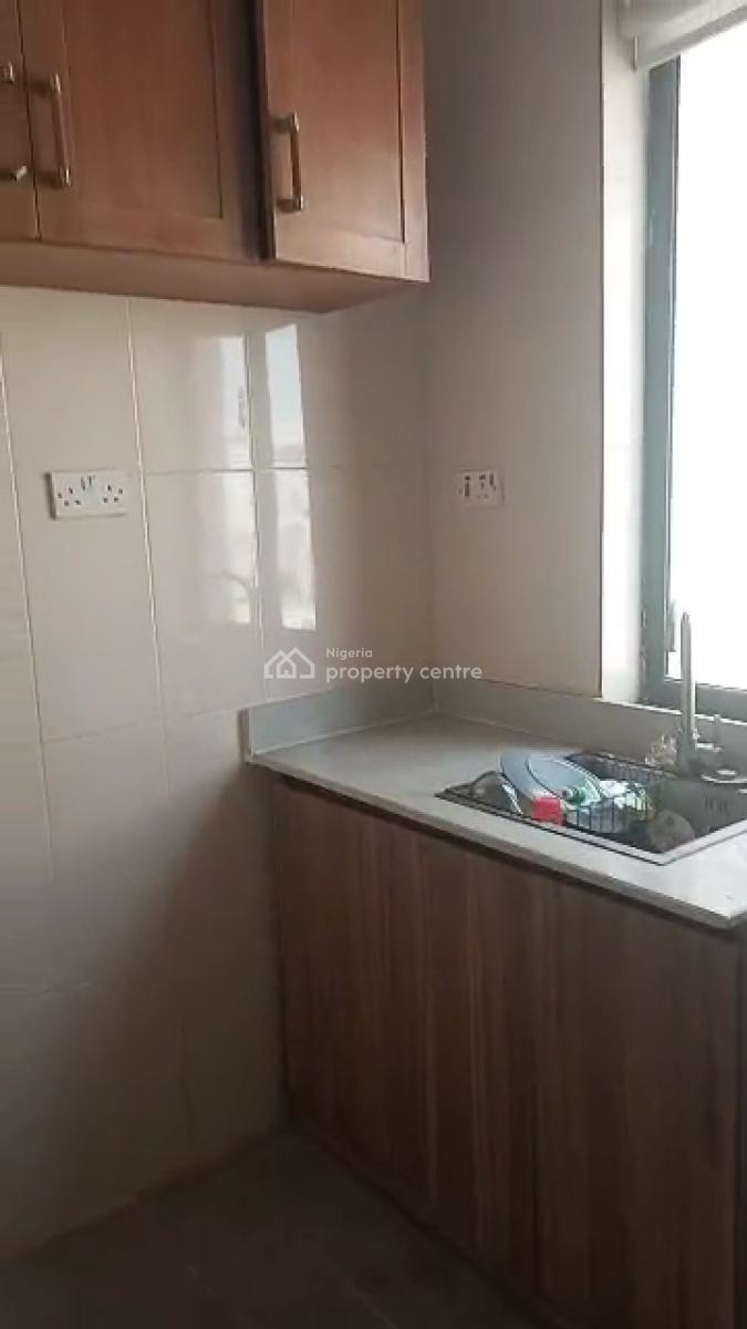 Office Space Upstairs Measuring 180sqm, Rhs, Lekki Phase 1, Lekki, Lagos, Office Space for Rent