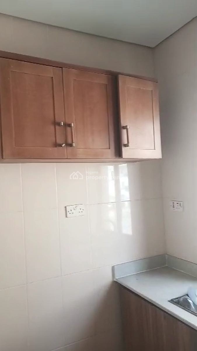 Office Space Upstairs Measuring 180sqm, Rhs, Lekki Phase 1, Lekki, Lagos, Office Space for Rent