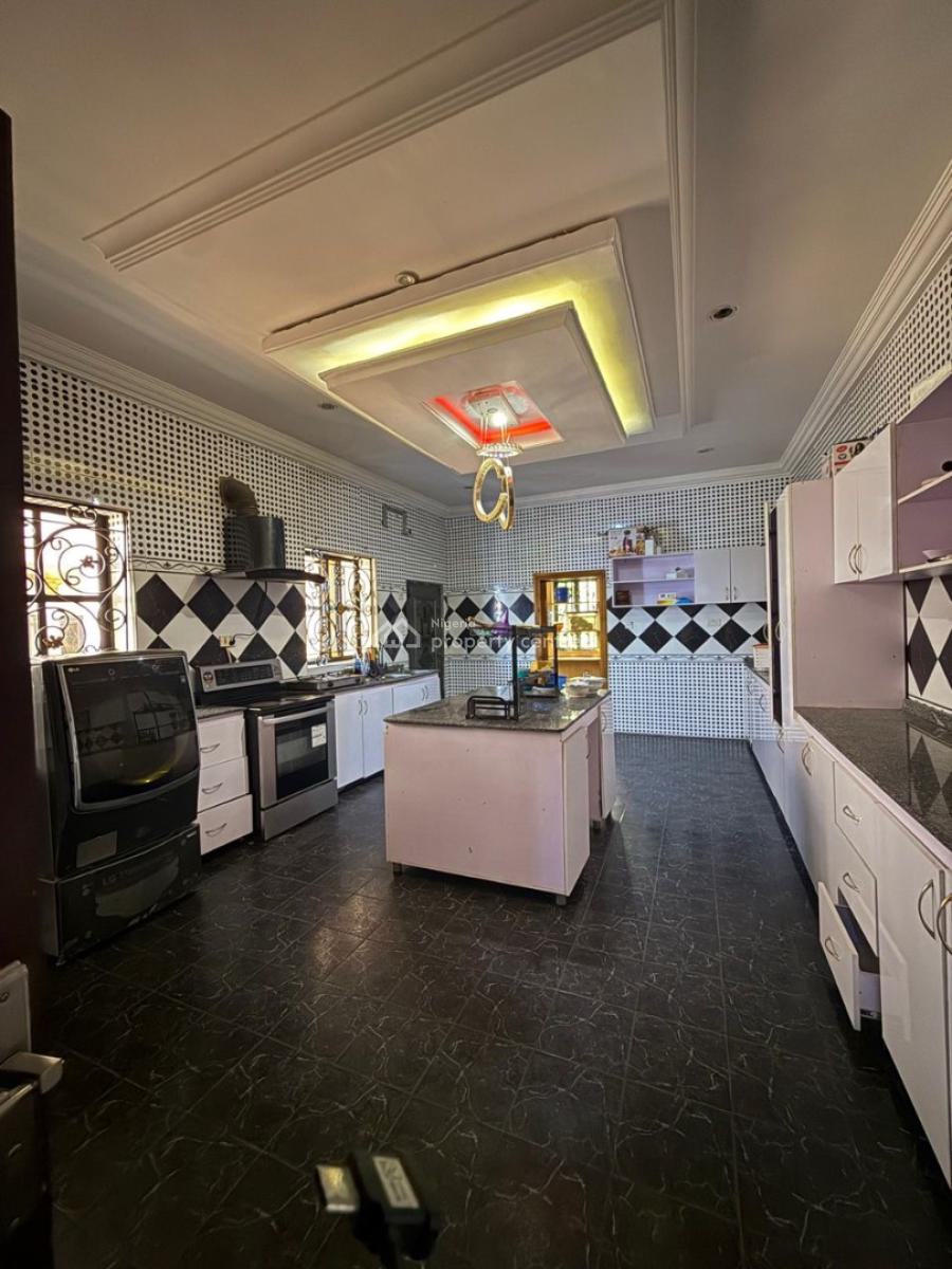 a Exquisitely Built 9 Bedrooms Mansion, Jericho, Ibadan, Oyo, Detached Duplex for Sale