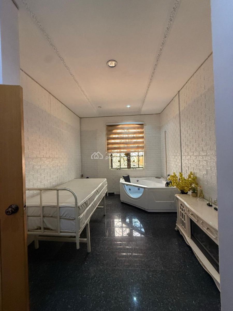 a Exquisitely Built 9 Bedrooms Mansion, Jericho, Ibadan, Oyo, Detached Duplex for Sale