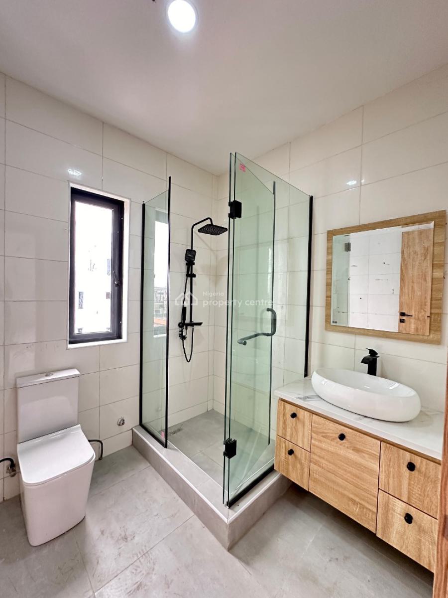 Spacious 2 Bedroom Apartment with Bq, Elevator, Pool and Gym., Lekki Phase 1, Lekki, Lagos, Flat / Apartment for Sale