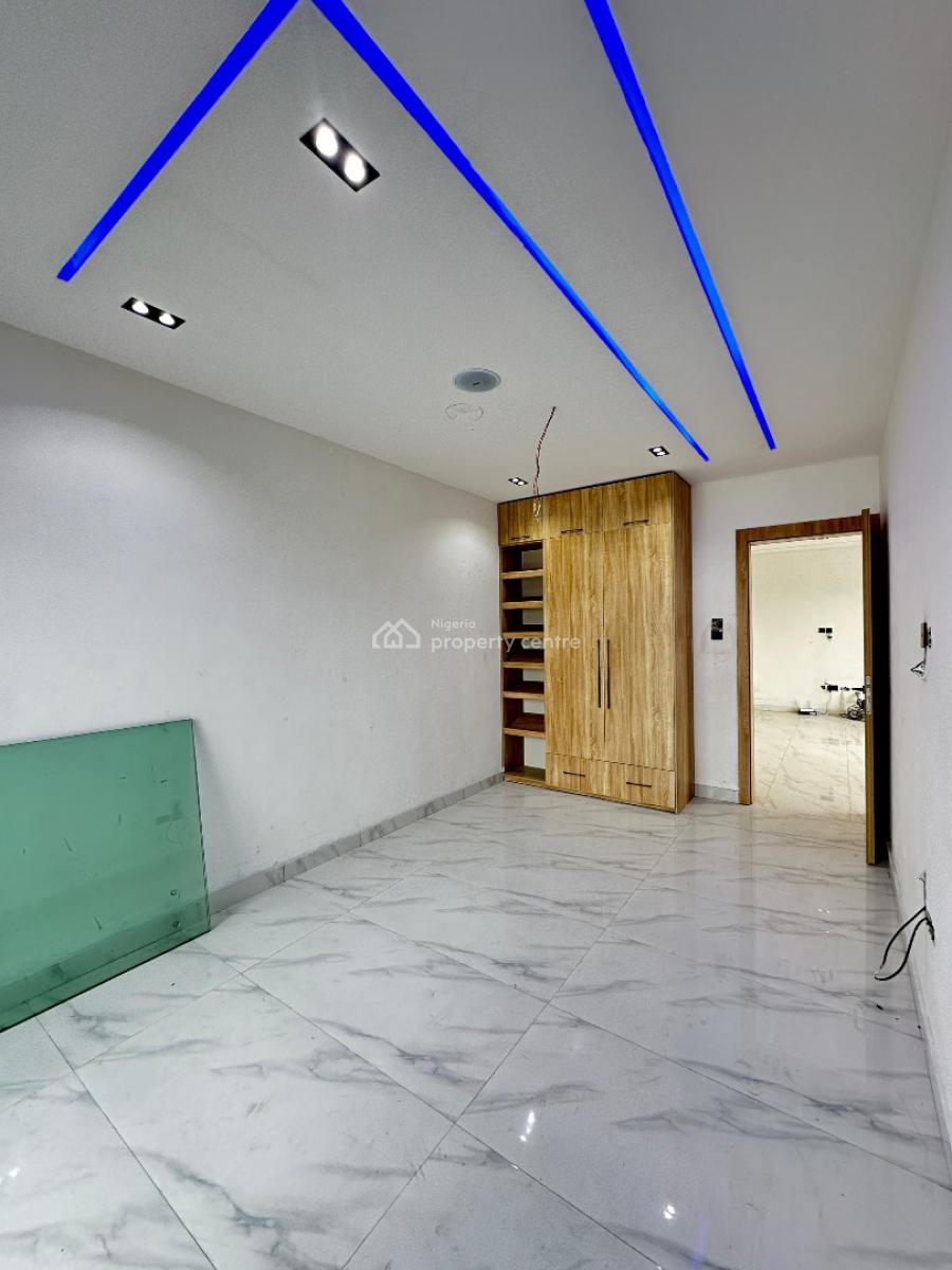 Spacious 2 Bedroom Apartment with Bq, Elevator, Pool and Gym., Lekki Phase 1, Lekki, Lagos, Flat / Apartment for Sale