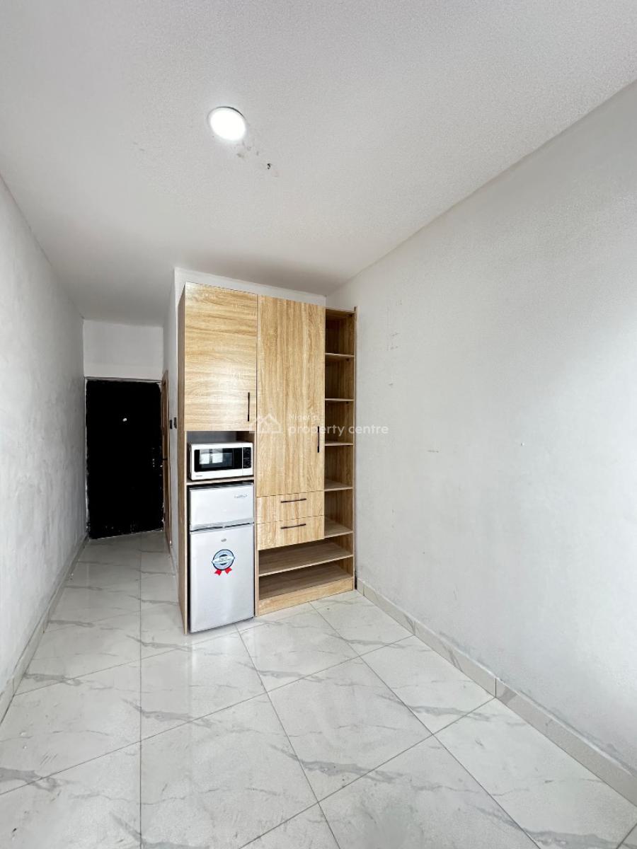 Spacious 2 Bedroom Apartment with Bq, Elevator, Pool and Gym., Lekki Phase 1, Lekki, Lagos, Flat / Apartment for Sale