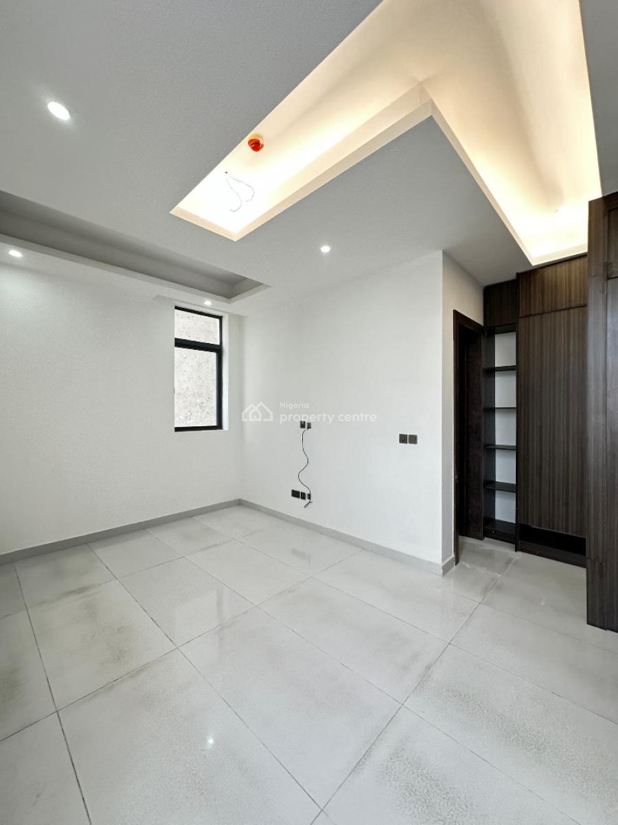 Spacious 2 Bedroom Apartment with Elevator and Gym., Lekki Phase 1, Lekki, Lagos, Flat / Apartment for Sale