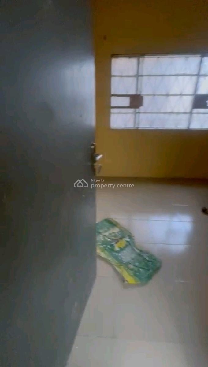 Neatly Renovated Spacious Three(3) Bedroom Flat, Off Lawani Street, Onike, Yaba, Lagos, Flat / Apartment for Rent