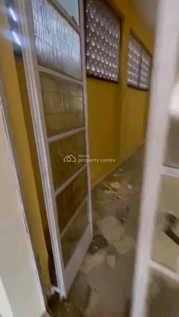 Neatly Renovated Spacious Three(3) Bedroom Flat, Off Lawani Street, Onike, Yaba, Lagos, Flat / Apartment for Rent
