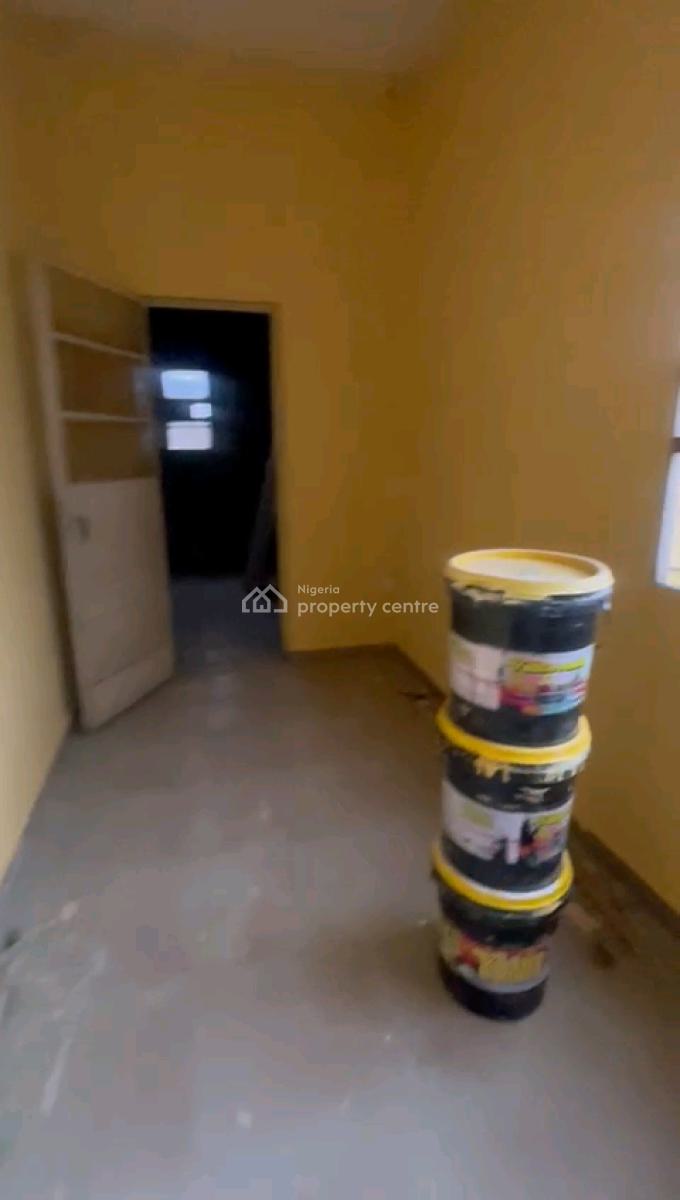 Neatly Renovated Spacious Three(3) Bedroom Flat, Off Lawani Street, Onike, Yaba, Lagos, Flat / Apartment for Rent