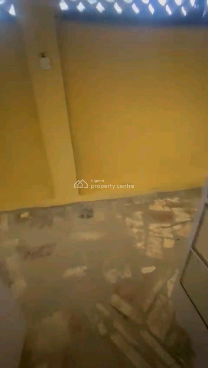 Neatly Renovated Spacious Three(3) Bedroom Flat, Off Lawani Street, Onike, Yaba, Lagos, Flat / Apartment for Rent
