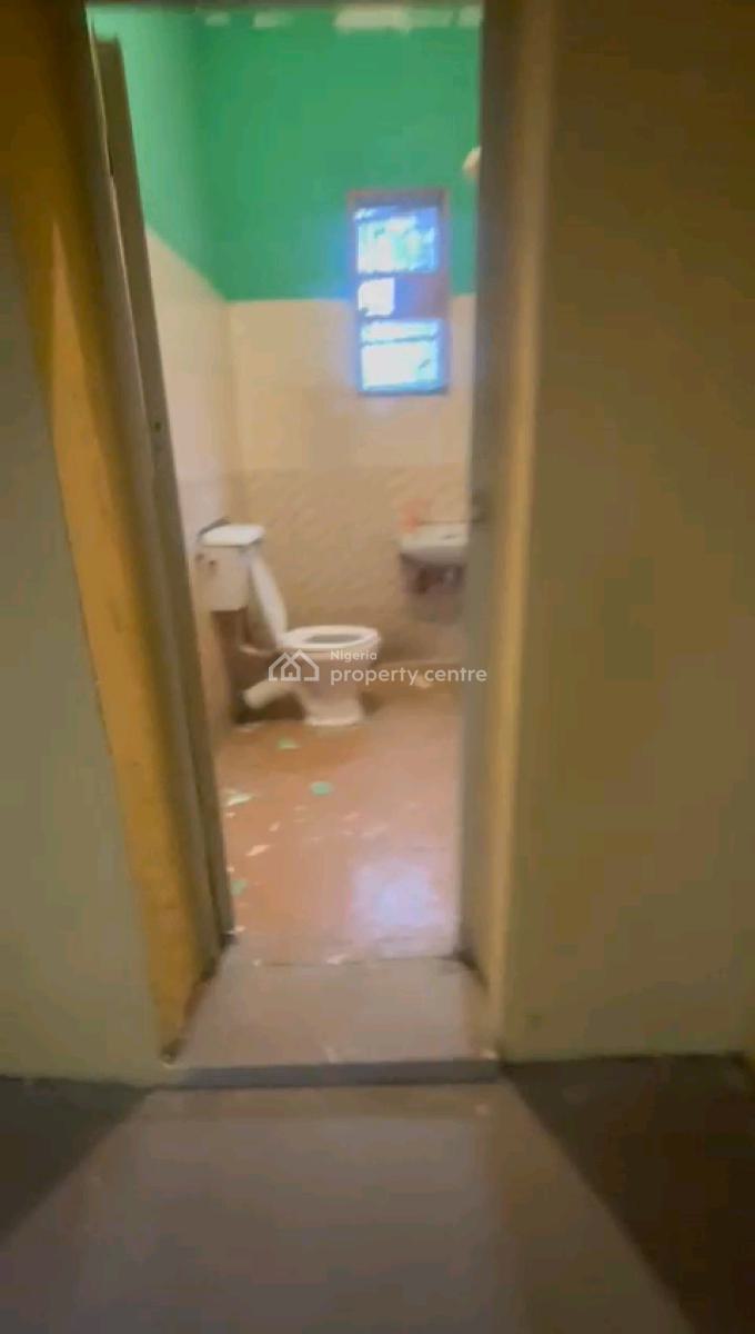 Neatly Renovated Spacious Three(3) Bedroom Flat, Off Lawani Street, Onike, Yaba, Lagos, Flat / Apartment for Rent