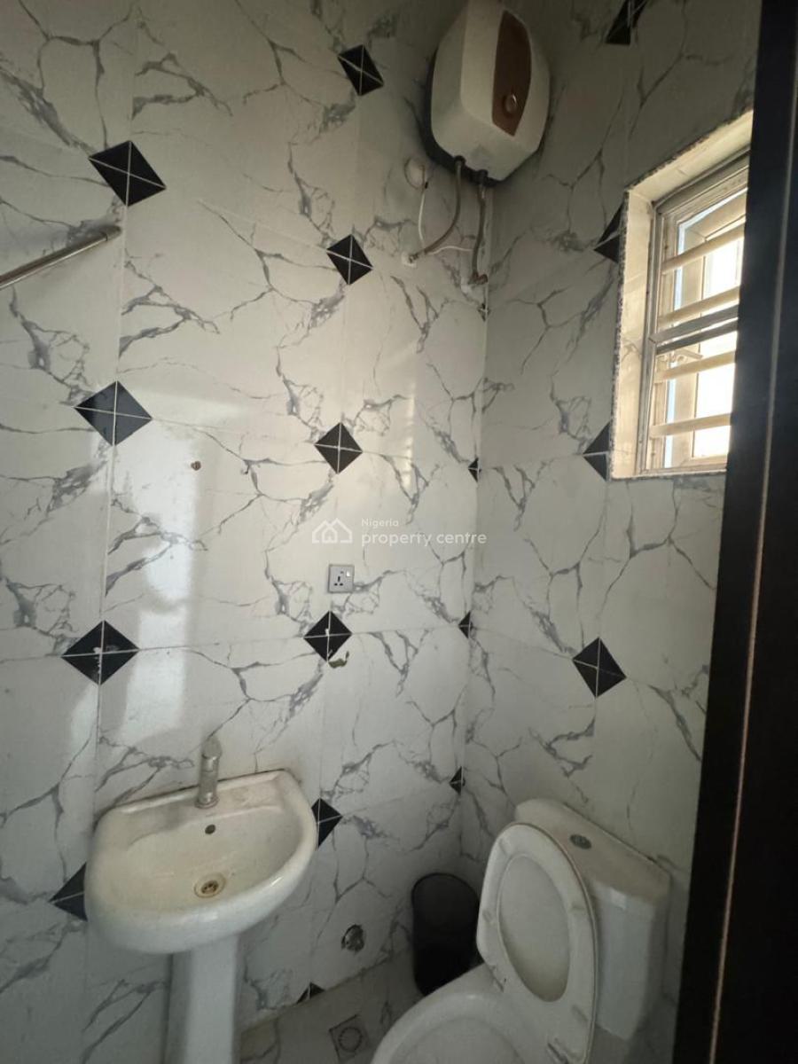 Spacious Room Downstairs (guest Room) Share Kitchen, Royal Pine Estate, Orchid Road, Lekki, Lagos, Self Contain (single Rooms) for Rent