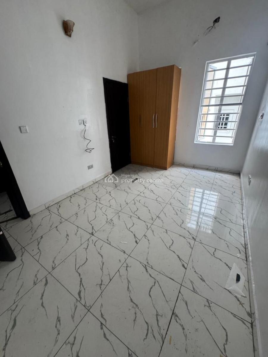 Spacious Room Downstairs (guest Room) Share Kitchen, Royal Pine Estate, Orchid Road, Lekki, Lagos, Self Contain (single Rooms) for Rent