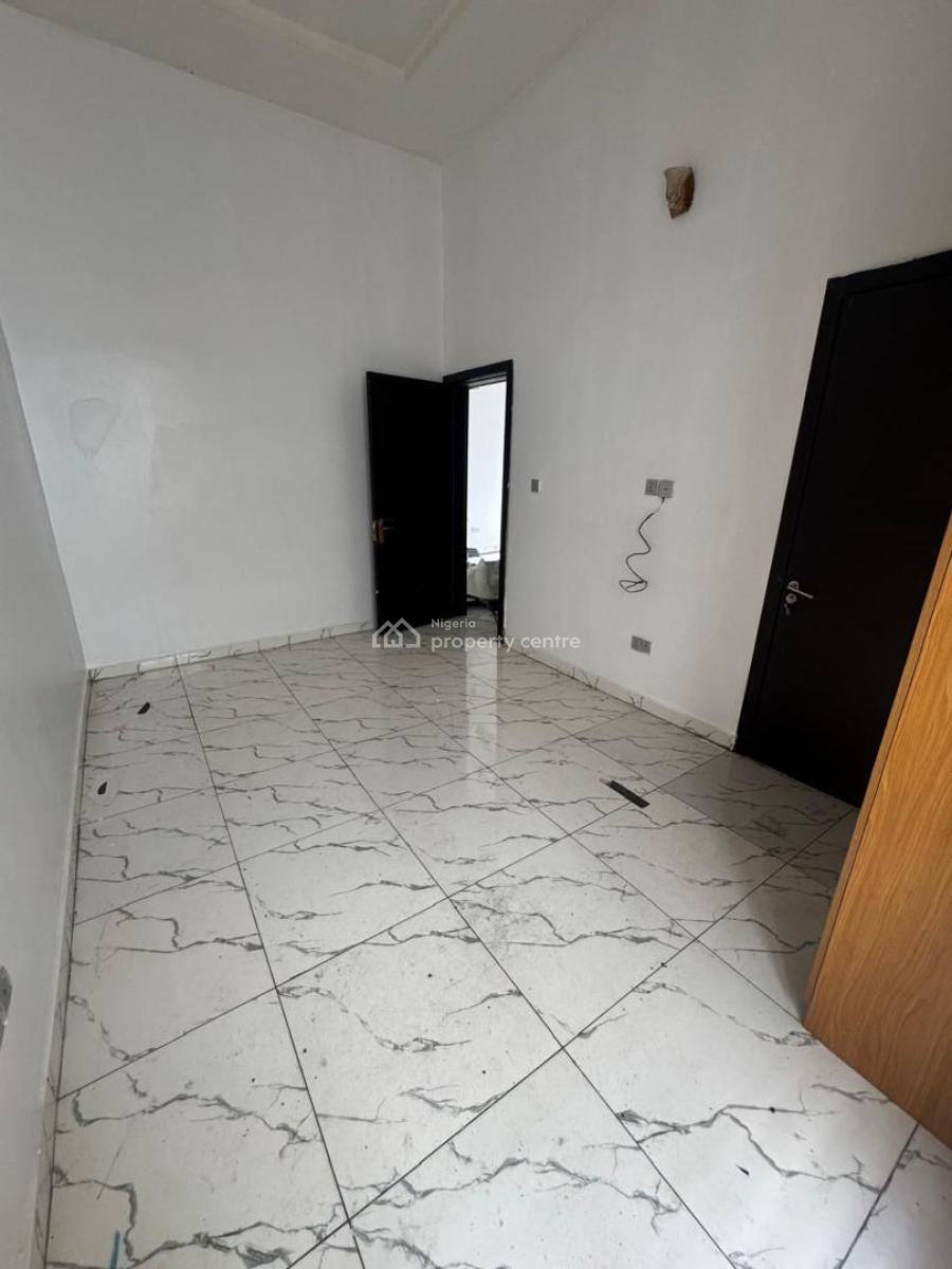 Spacious Room Downstairs (guest Room) Share Kitchen, Royal Pine Estate, Orchid Road, Lekki, Lagos, Self Contain (single Rooms) for Rent