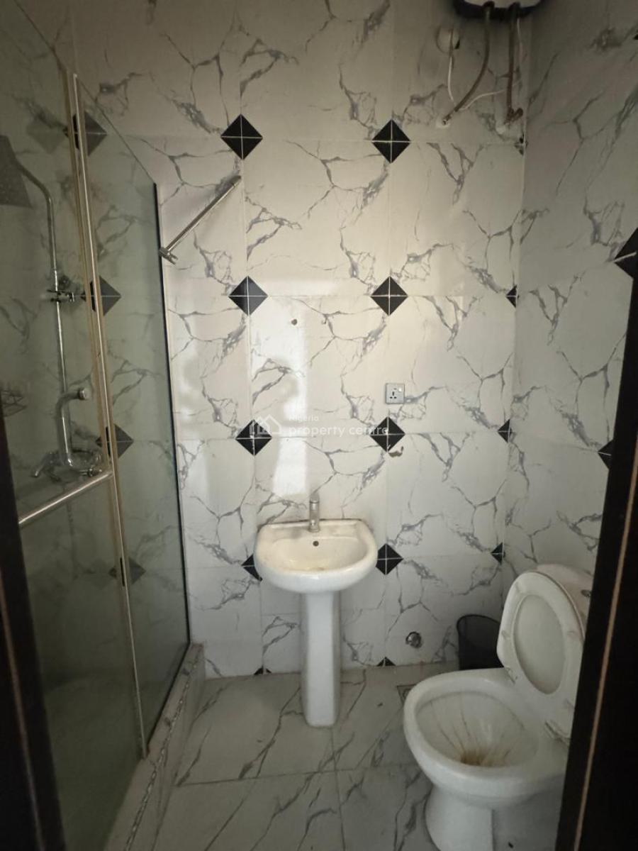 Spacious Room Downstairs (guest Room) Share Kitchen, Royal Pine Estate, Orchid Road, Lekki, Lagos, Self Contain (single Rooms) for Rent