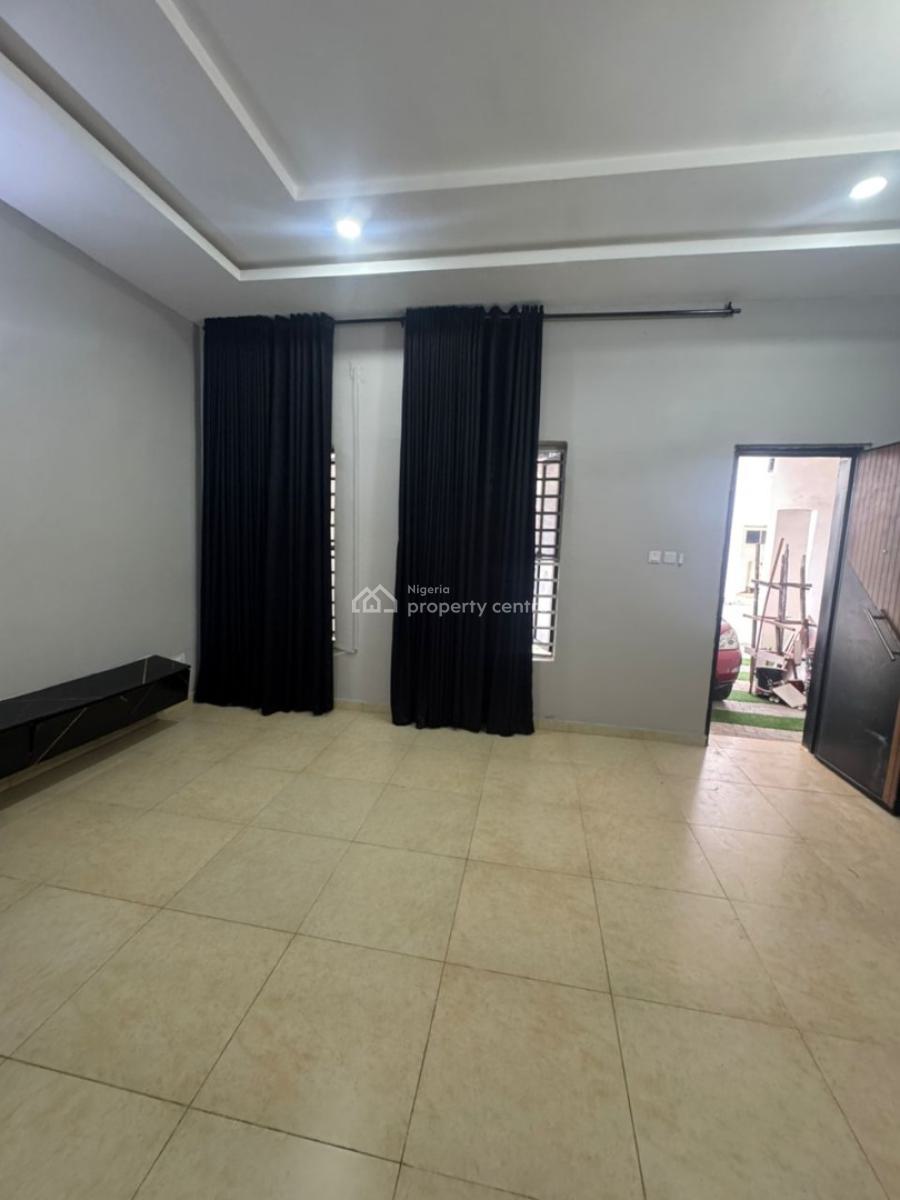 Spacious Studio Apartment, Comes with Ac, Curtains, Console, Royal Pine Gate 3, Orchid Road, Lekki, Lagos, Self Contain (single Rooms) for Rent