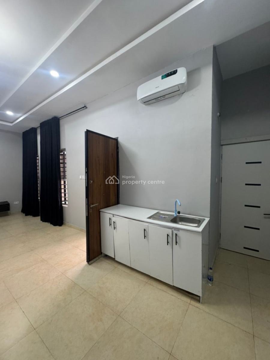 Spacious Studio Apartment, Comes with Ac, Curtains, Console, Royal Pine Gate 3, Orchid Road, Lekki, Lagos, Self Contain (single Rooms) for Rent