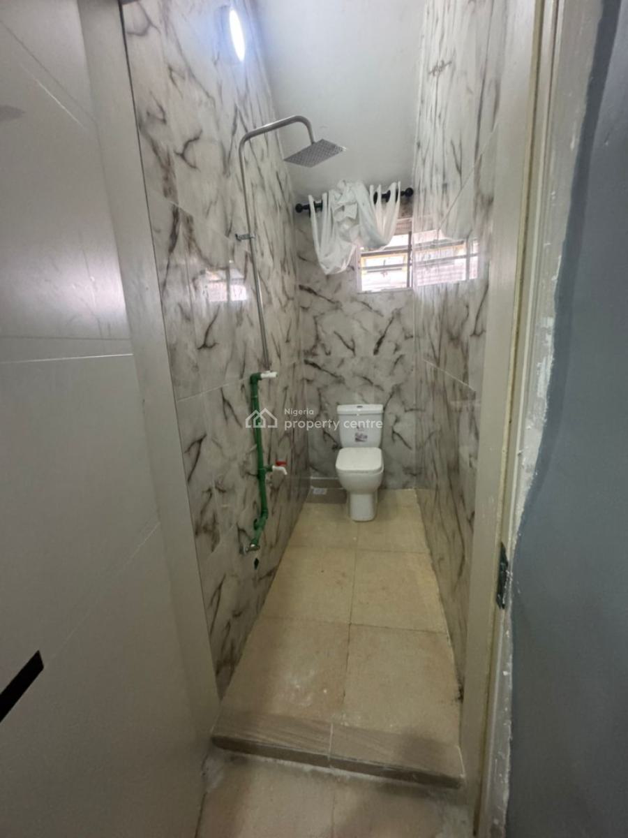 Spacious Studio Apartment, Comes with Ac, Curtains, Console, Royal Pine Gate 3, Orchid Road, Lekki, Lagos, Self Contain (single Rooms) for Rent